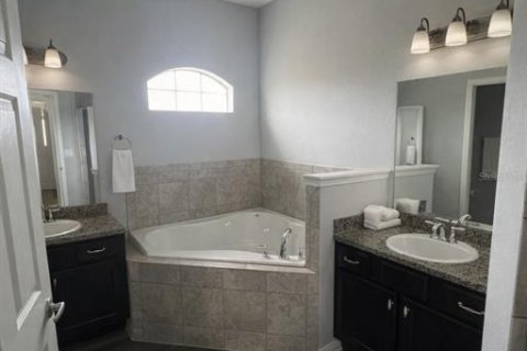 House in Lake Alfred, Florida 4 bedrooms, 187.66 sq.m. № 2109243 - photo 16