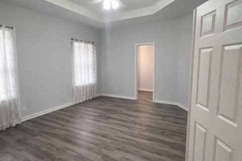 House in Lake Alfred, Florida 4 bedrooms, 187.66 sq.m. № 2109243 - photo 11