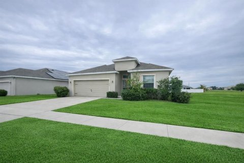 House in Lake Alfred, Florida 4 bedrooms, 187.66 sq.m. № 2109243