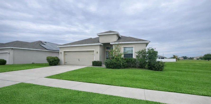 House in Lake Alfred, Florida 4 bedrooms, 187.66 sq.m. № 2109243