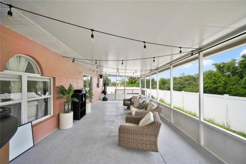 House in Kissimmee, Florida 4 bedrooms, 259.85 sq.m. № 2109750 - photo 21