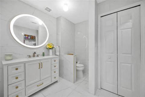 House in Kissimmee, Florida 4 bedrooms, 259.85 sq.m. № 2109750 - photo 14