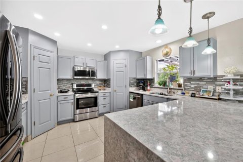 House in Kissimmee, Florida 4 bedrooms, 259.85 sq.m. № 2109750 - photo 9