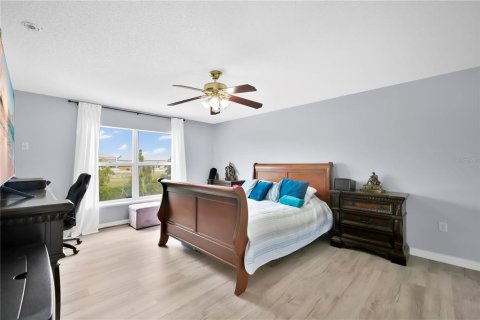 House in Kissimmee, Florida 4 bedrooms, 259.85 sq.m. № 2109750 - photo 15