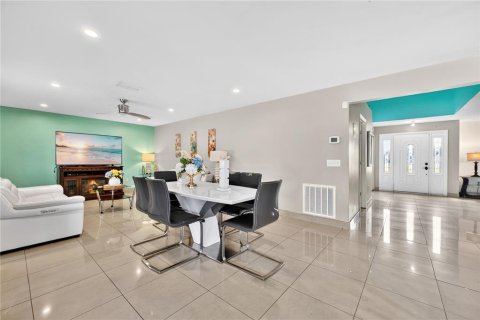 House in Kissimmee, Florida 4 bedrooms, 259.85 sq.m. № 2109750 - photo 6