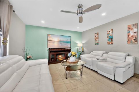 House in Kissimmee, Florida 4 bedrooms, 259.85 sq.m. № 2109750 - photo 7
