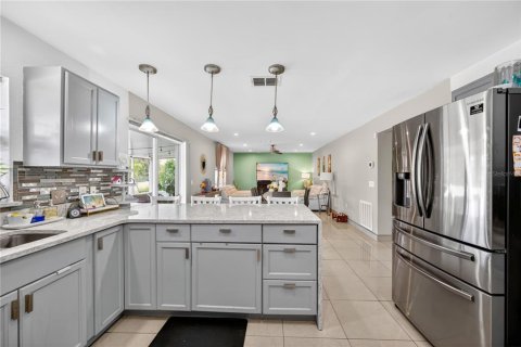 House in Kissimmee, Florida 4 bedrooms, 259.85 sq.m. № 2109750 - photo 10
