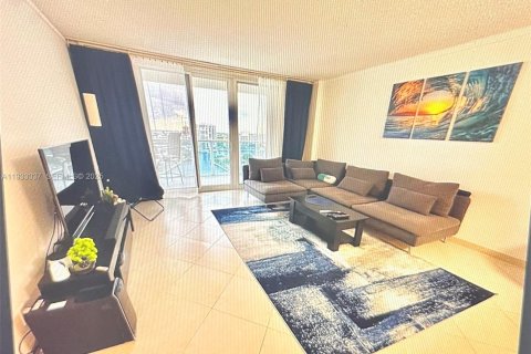 Condominio en alquiler en Hollywood, Florida, 1 dormitorio, 83.61 m2 № 1991815 - foto 13