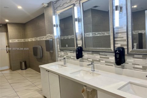 Condominio en alquiler en Hollywood, Florida, 1 dormitorio, 83.61 m2 № 1991815 - foto 17