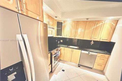 Condominio en alquiler en Hollywood, Florida, 1 dormitorio, 83.61 m2 № 1991815 - foto 11