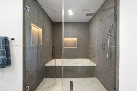 Copropriété à vendre à Miami, Floride: 2 chambres, 122.91 m2 № 2281666 - photo 5