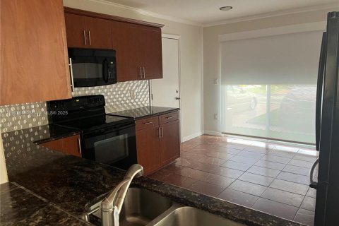 Touwnhouse à louer à Miami, Floride: 3 chambres, 167.87 m2 № 1943277 - photo 7
