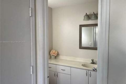 Touwnhouse à louer à Miami, Floride: 3 chambres, 167.87 m2 № 1943277 - photo 8