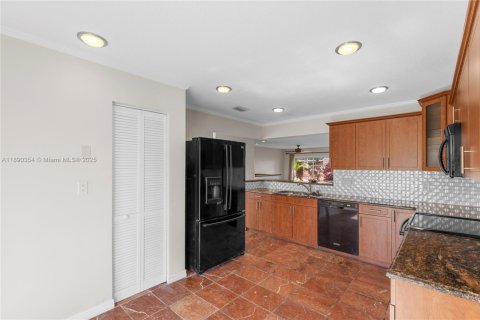 Touwnhouse à louer à Miami, Floride: 3 chambres, 167.87 m2 № 1943277 - photo 16