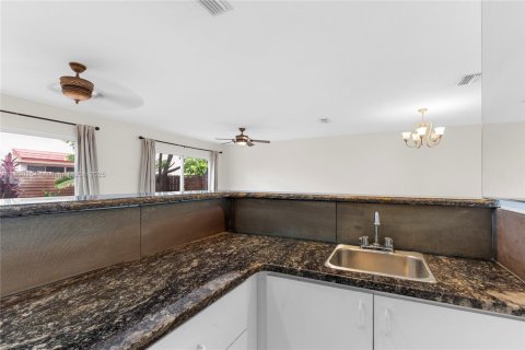 Touwnhouse à louer à Miami, Floride: 3 chambres, 167.87 m2 № 1943277 - photo 26