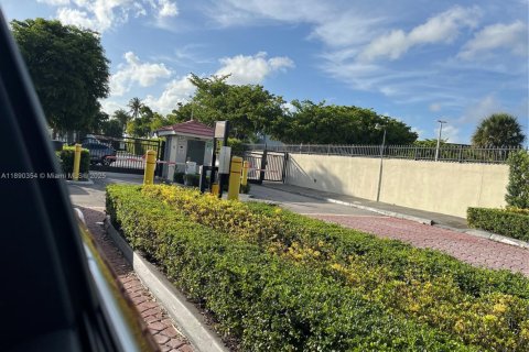 Touwnhouse à louer à Miami, Floride: 3 chambres, 167.87 m2 № 1943277 - photo 11