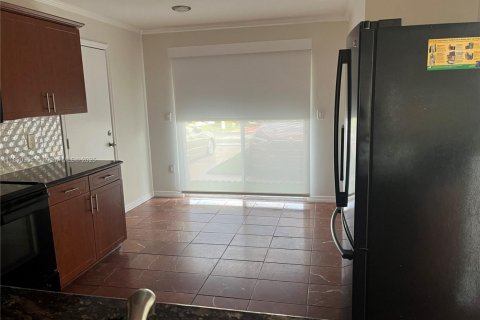 Touwnhouse à louer à Miami, Floride: 3 chambres, 167.87 m2 № 1943277 - photo 3