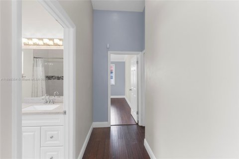 Touwnhouse à louer à Miami, Floride: 3 chambres, 167.87 m2 № 1943277 - photo 20