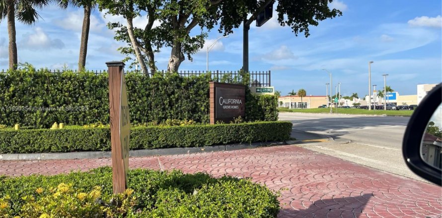 Touwnhouse à Miami, Floride 3 chambres, 167.87 m2 № 1943277