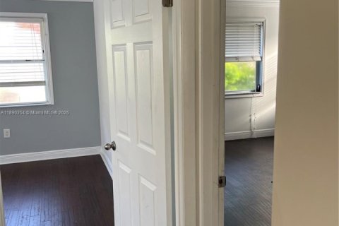 Touwnhouse à louer à Miami, Floride: 3 chambres, 167.87 m2 № 1943277 - photo 6