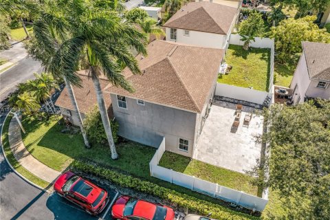 House in Pembroke Pines, Florida 3 bedrooms, 171.68 sq.m. № 2017679 - photo 6