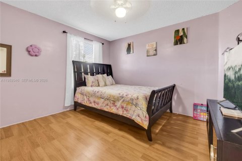 House in Pembroke Pines, Florida 3 bedrooms, 171.68 sq.m. № 2017679 - photo 22