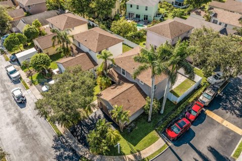 House in Pembroke Pines, Florida 3 bedrooms, 171.68 sq.m. № 2017679 - photo 29