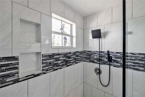 House in Pembroke Pines, Florida 3 bedrooms, 171.68 sq.m. № 2017679 - photo 25