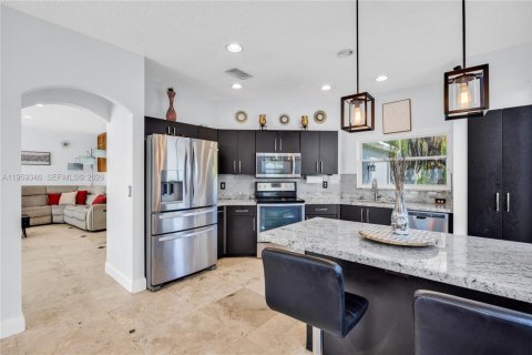 House in Pembroke Pines, Florida 3 bedrooms, 171.68 sq.m. № 2017679 - photo 12