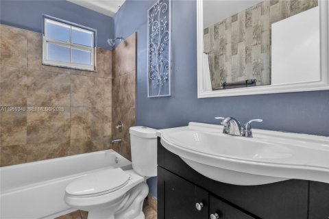 House in Pembroke Pines, Florida 3 bedrooms, 171.68 sq.m. № 2017679 - photo 21