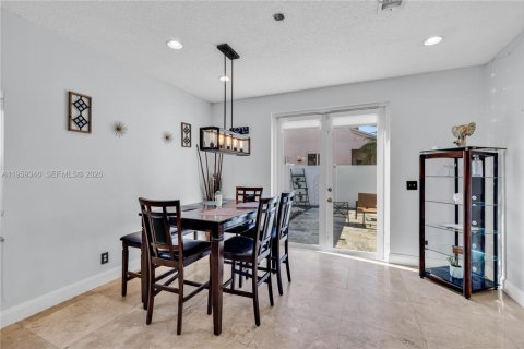 House in Pembroke Pines, Florida 3 bedrooms, 171.68 sq.m. № 2017679 - photo 16