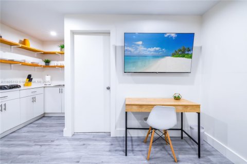 Commercial property in Miami, Florida 1 bedroom, 46.45 sq.m. № 2022459 - photo 11