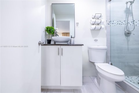 Commercial property in Miami, Florida 1 bedroom, 46.45 sq.m. № 2022459 - photo 10