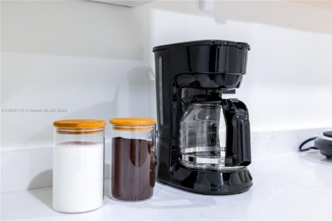 Commercial property in Miami, Florida 1 bedroom, 46.45 sq.m. № 2022459 - photo 15