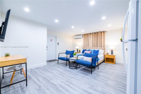 Commercial property in Miami, Florida 1 bedroom, 46.45 sq.m. № 2022459 - photo 6