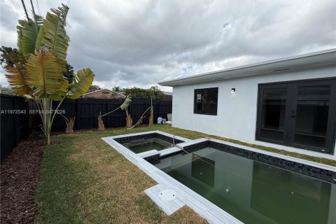 Casa en alquiler en Miami, Florida, 6 dormitorios, 222.97 m2 № 2041380 - foto 14