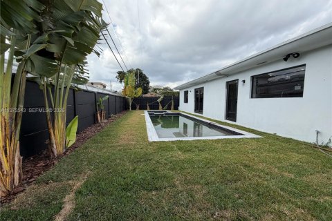 Casa en alquiler en Miami, Florida, 6 dormitorios, 222.97 m2 № 2041380 - foto 18