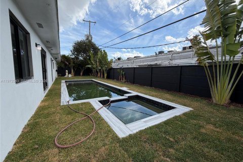 Casa en alquiler en Miami, Florida, 6 dormitorios, 222.97 m2 № 2041380 - foto 20