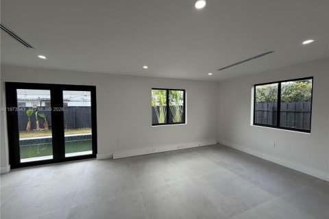 Casa en alquiler en Miami, Florida, 6 dormitorios, 222.97 m2 № 2041380 - foto 9
