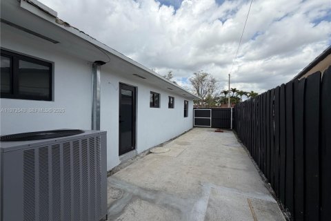 Casa en alquiler en Miami, Florida, 6 dormitorios, 222.97 m2 № 2041380 - foto 24