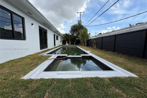 Casa en alquiler en Miami, Florida, 6 dormitorios, 222.97 m2 № 2041380 - foto 21