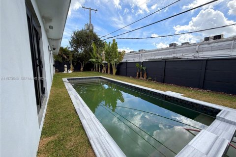 Casa en alquiler en Miami, Florida, 6 dormitorios, 222.97 m2 № 2041380 - foto 23