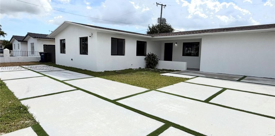 Casa en Miami, Florida 6 dormitorios, 222.97 m2 № 2041380