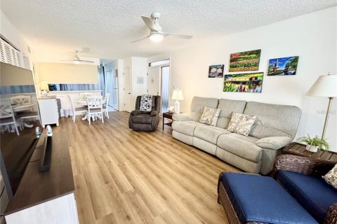 Condo in Sarasota, Florida, 2 bedrooms № 2145414 - photo 7
