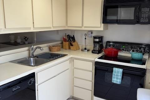 Condo in Sarasota, Florida, 2 bedrooms № 2145414 - photo 24