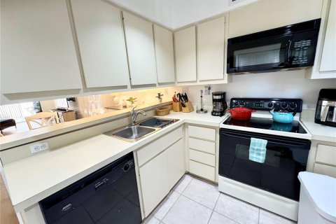 Condo in Sarasota, Florida, 2 bedrooms № 2145414 - photo 23