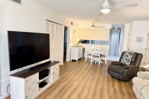 Condo in Sarasota, Florida, 2 bedrooms № 2145414 - photo 12