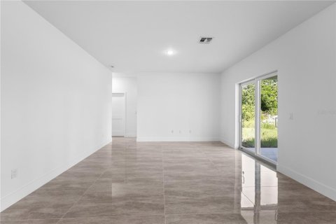 House in Lehigh Acres, Florida 4 bedrooms, 151.62 sq.m. № 2238381 - photo 13