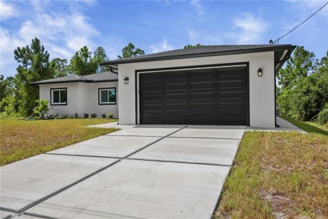 House in Lehigh Acres, Florida 4 bedrooms, 151.62 sq.m. № 2238381 - photo 3