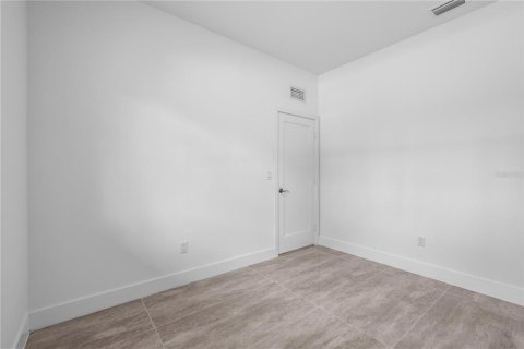 House in Lehigh Acres, Florida 4 bedrooms, 151.62 sq.m. № 2238381 - photo 30